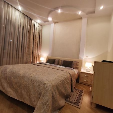 Big Apartment In Rivne Center Екстериор снимка
