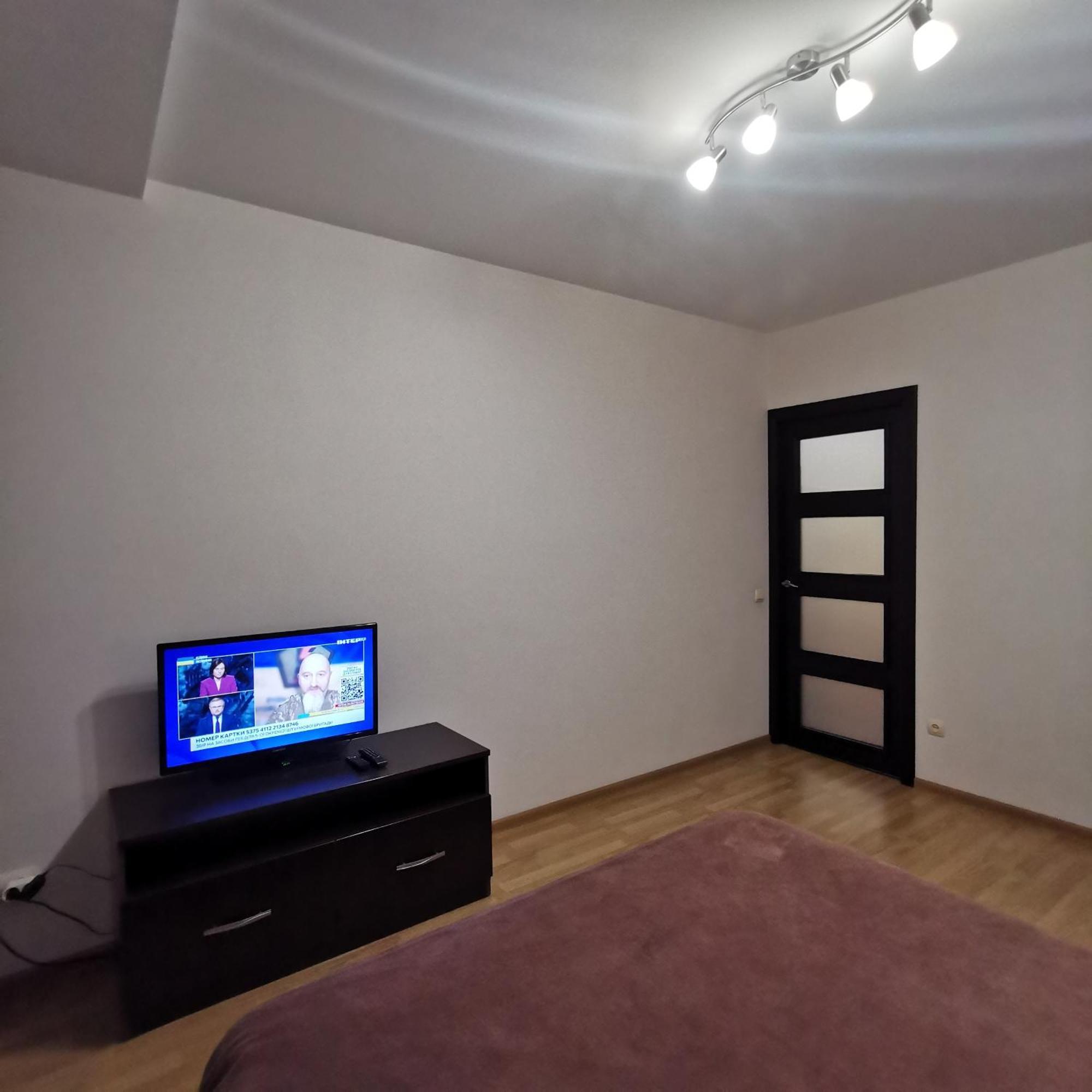 Big Apartment In Rivne Center Екстериор снимка