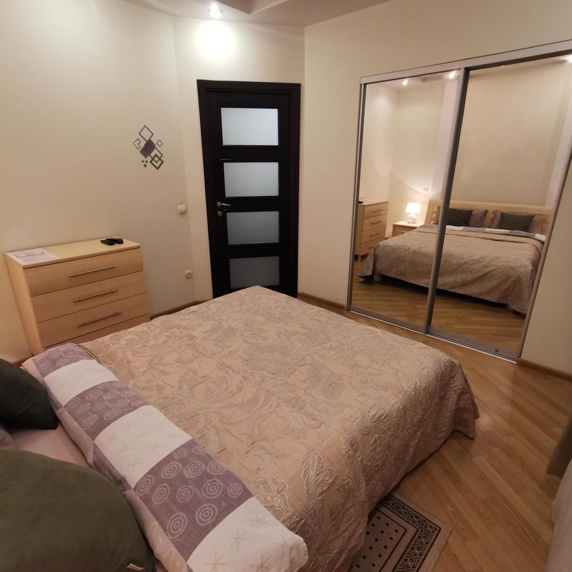 Big Apartment In Rivne Center Екстериор снимка