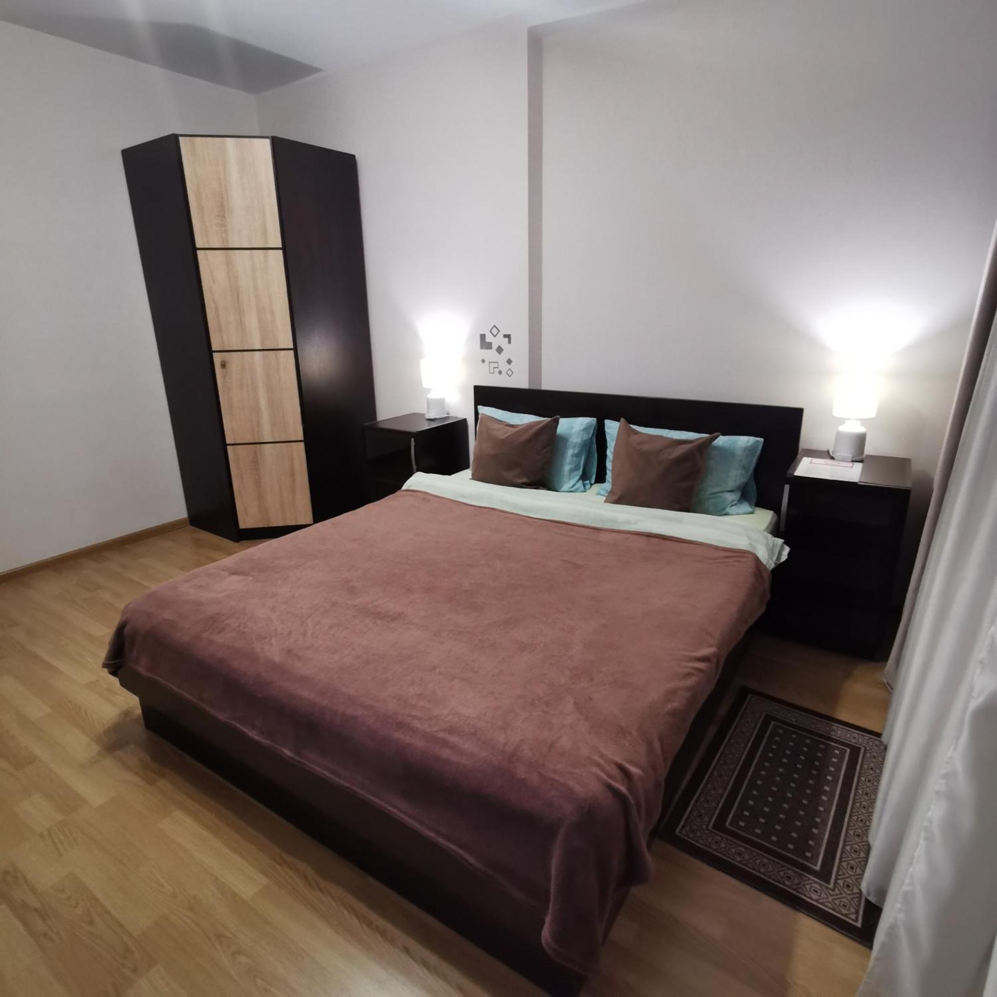 Big Apartment In Rivne Center Екстериор снимка